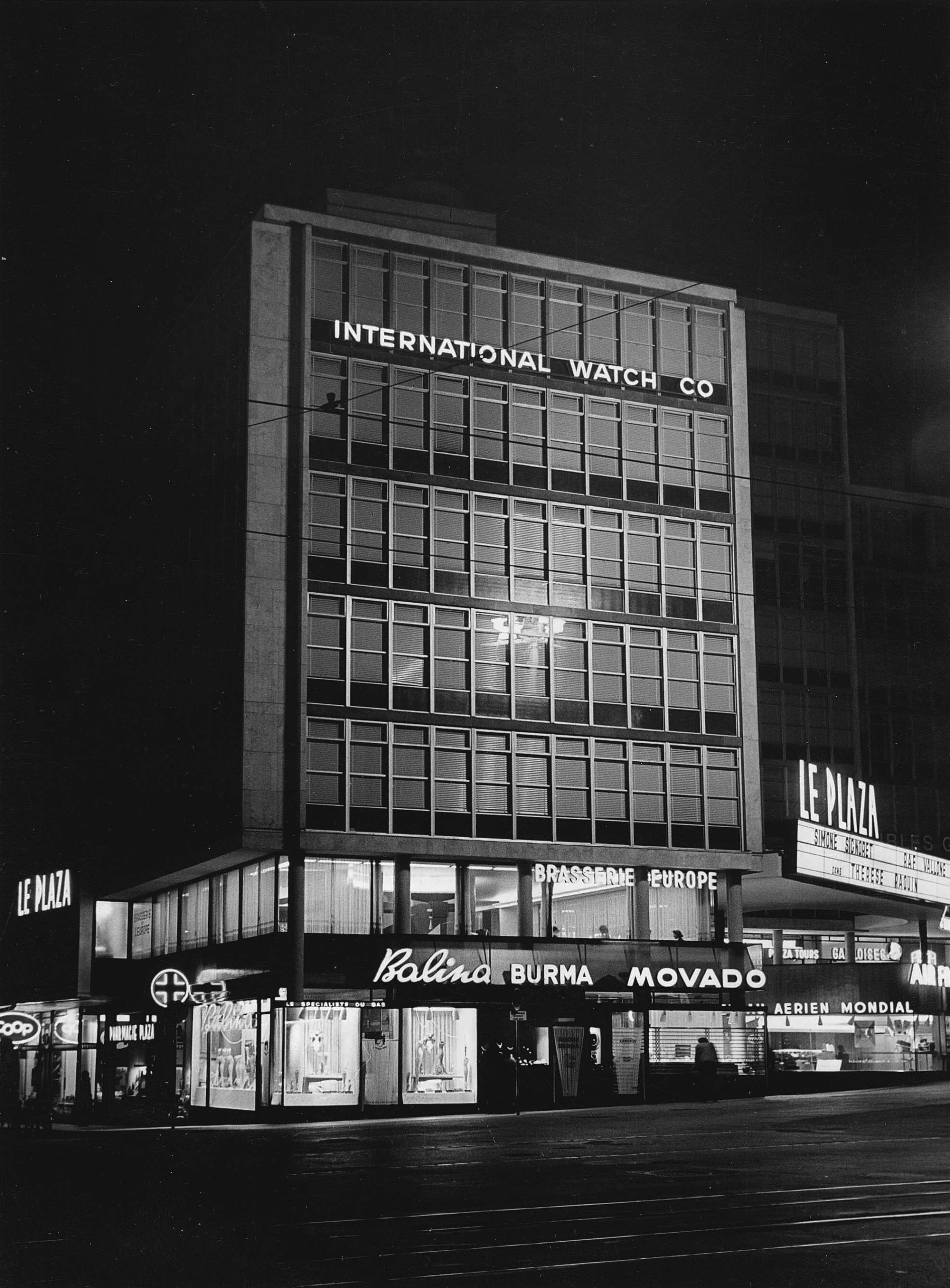 immeuble Le Plaza Genève nuit. archives. Photo A.Kern