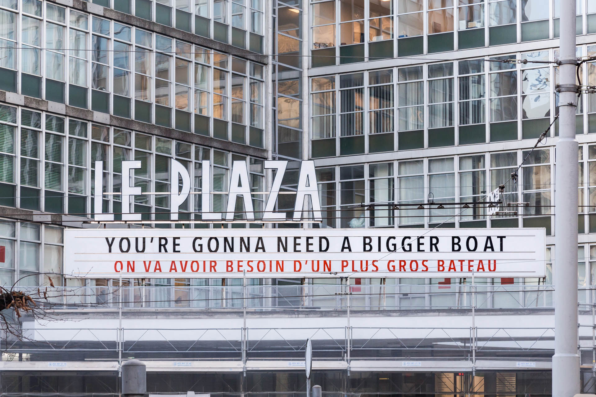 You're gonna need a bigger boat, enseigne du Plaza, Christian Robert-Tissot, photo Raphaelle Mueller