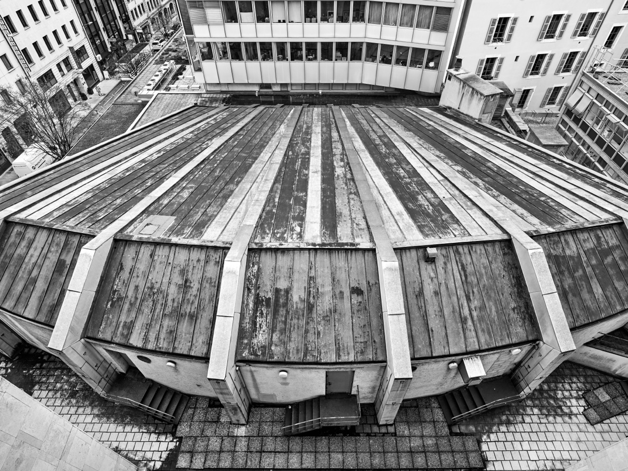 La salle de cinéma vue d de l'extérieur, photographie de Serge Fruehauf, 2021