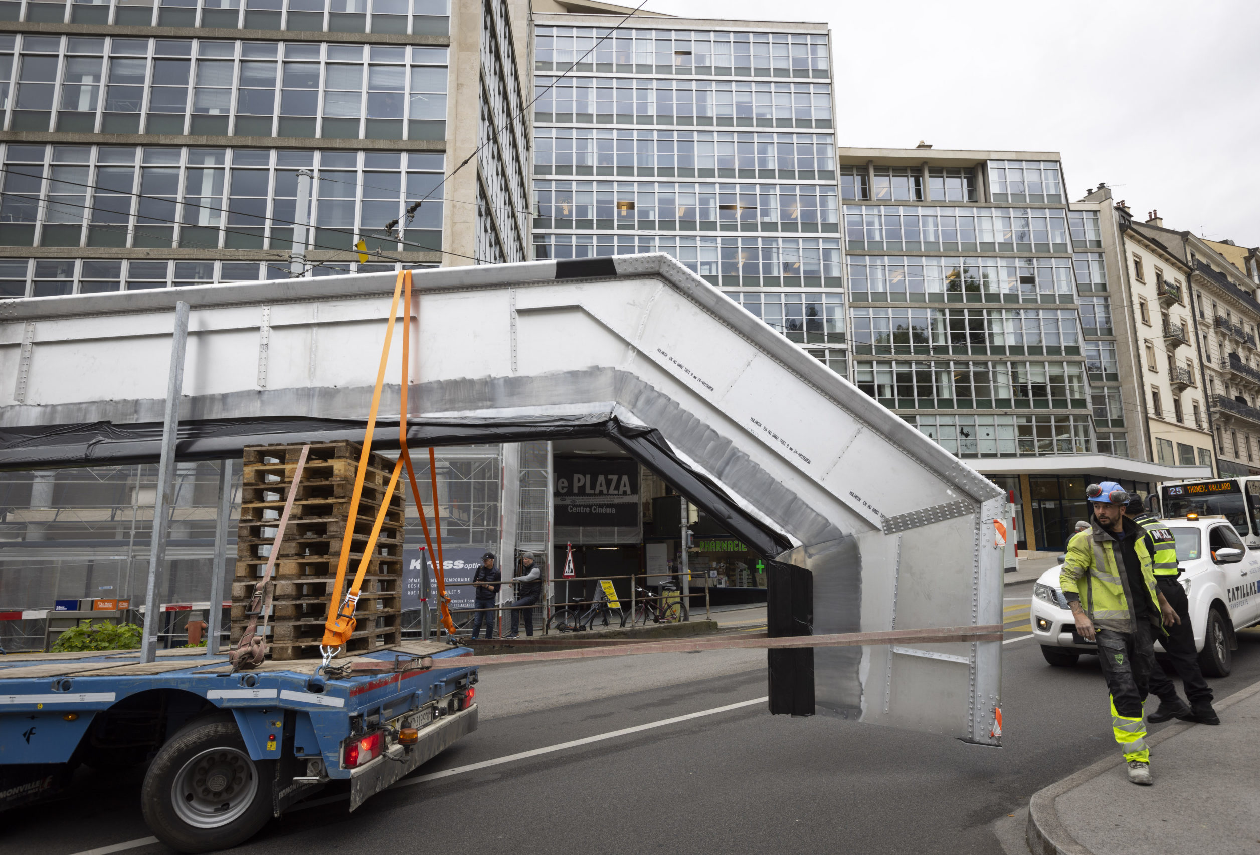 The Iconic Beams of the Plaza Cinema Return   After a Year of Workshop Restoration