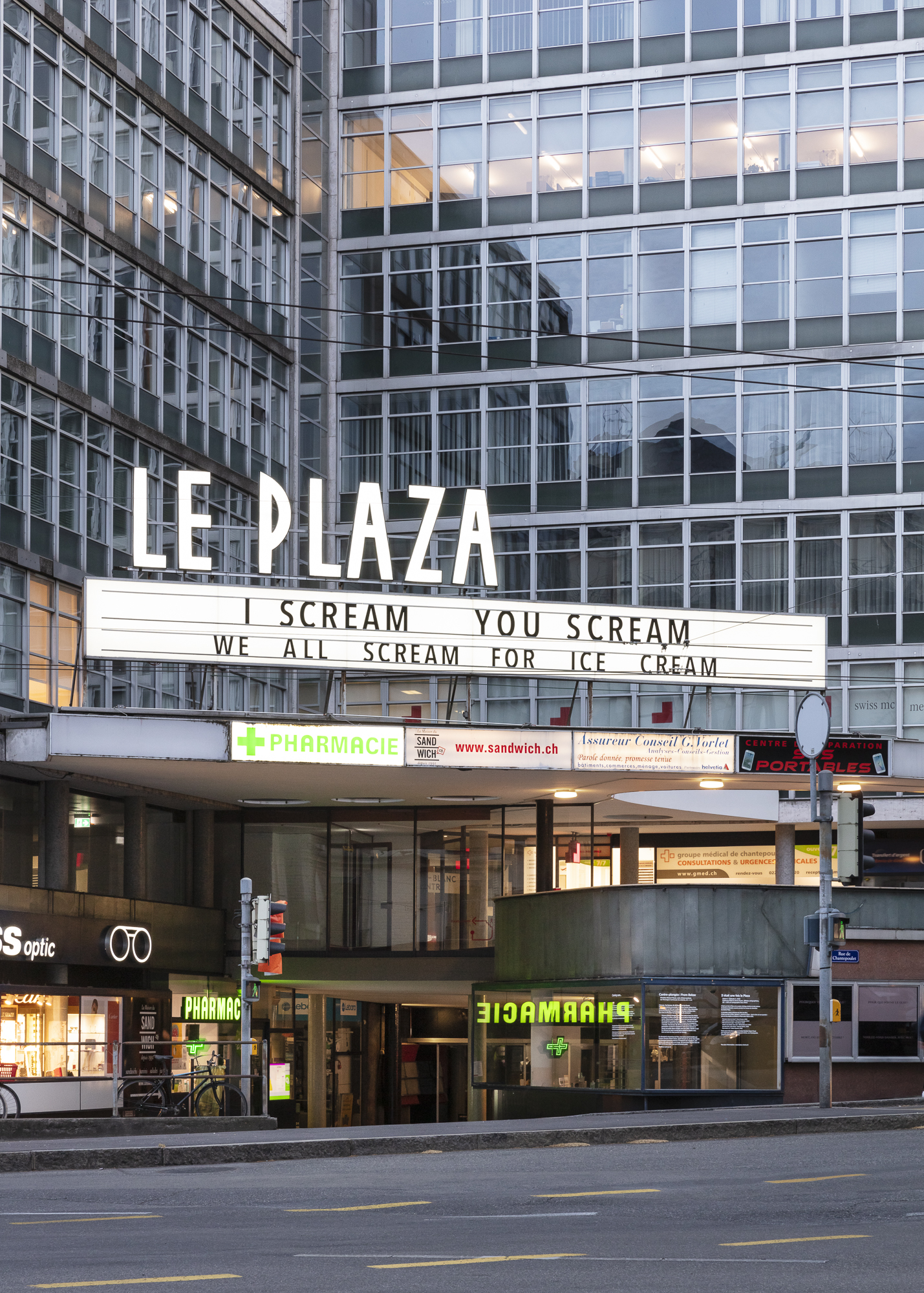 Enseigne Plaza - Réplique Down by Low - Roberto Begnini